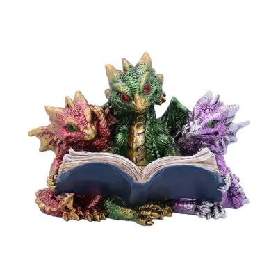 Dieses Bild zeigt Skulptur von drei kleinen Drachen, die sich um ein offenes Buch versammelt haben.