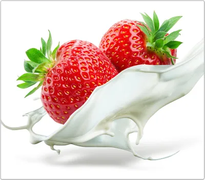 Produktbild von Spritzschutz Herdabdeckplatte Schneidebrett aus Glas Erdbeeren im Milch Splash 1-Teilig (60x52cm)