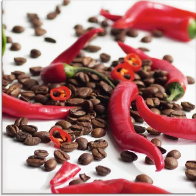 Produktbild von ARTland Glasbild Frische Chili auf Kaffee Größe: 30x30 cm