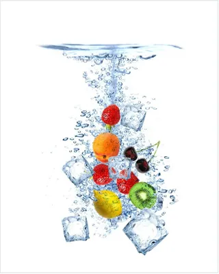 Produktbild von Wallario Poster - Obst-Eiswürfel-Mix im Wasser mit weißem Hintergrund, Kunstdruck Größe: 40 x 50 cm