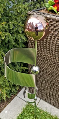 Produktbild von Skulptur Kari golden rose poliert 120 cm  Edelstahl Beetstecker Gartenstecker Rosenkugel