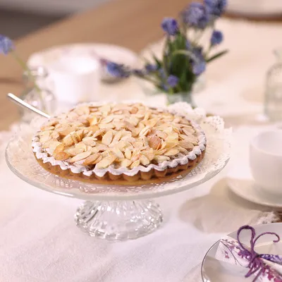 Produktbild von Dekotorte Mandeltarte täuschend echt für Schaufenster und Bäckerei