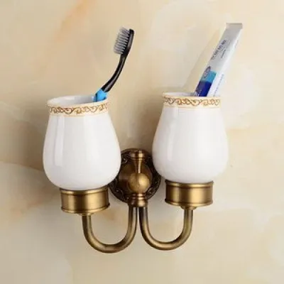 Immagine prodotto di Set di accessori da bagno in ottone con portasciugamani