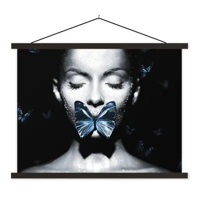 Produktbild von MuchoWow® Textilposter Frau - Schmetterling - Luxus 40x30 cm mit schwarzem Rahmen - Dekorationen