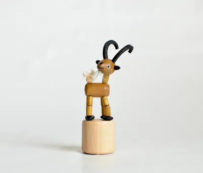 Produktbild von Holzspielzeug Wackelfigur Steinbock Höhe=9,5cm