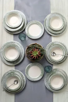 Produktbild von Hermia Concept, Hochwertiges 24-teiliges Dinner Set aus 100% Steinzeug, Creme und Grün | 6 Schalen (19 cm), 6 Kuchenplatten (22 cm), 6 Teller (24 cm), 6 Servierplatten (28 cm) | Spülmaschinen- und mikrowellengeeignet.
