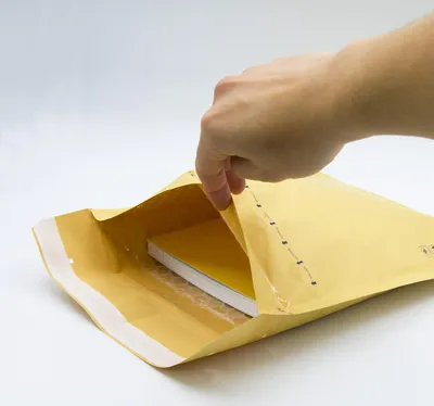 Productafbeelding van Famanu verzendzakken, witte luchtpostverpakking - 350 x 470 mm - 10 stuks