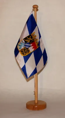 Produktbild von Tischflagge Bayern Raute mit Wappen 25x15 cm mit Holzständer