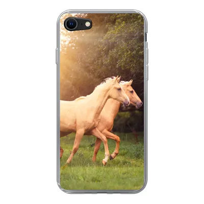 Produktbild von MuchoWow® Handyhülle Schutzhülle Hülle für iPhone 7 Pferde - Wald - Sonne Silikon Softcase Handy Hülle - Kartenhalter