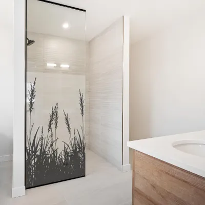 Produktbild von Sichtschutzfolie Milchglasfolie mit Motiv Duschfolie Duschkabine Duschwand Küche Fenster Folie YX001-11 Gräser 60x90cm Weiß