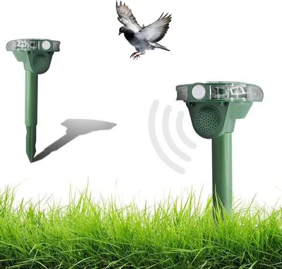Produktbild von Kleiner Vogeljäger mit 270° Sichtfeld und 4 LED-Flitsen, infrarot und Bewegungsmelder, Lautsprecher und 120° Detektionswinkel