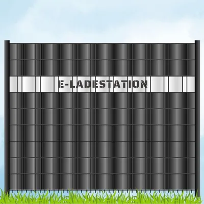 Produktbild von zaun|zu Sichtschutzstreifen mit Laser Beschriftung "E-LADESTATION"  Doppelstab Weiß 2,55m