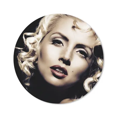 Produktbild von MuchoWow® Mauspad Mousepad Frau - Vintage - Lippenstift - Blond - Locken 30x30 cm - Mousepads - Maus Mat - Pad - Mausunterlage - Tischunterlage - Schreibtischmatten