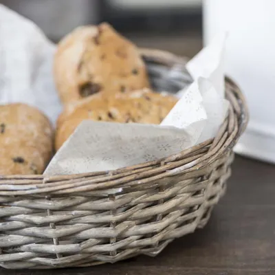 Produktbild von Brotkorb BREAKFAST grau braun aus Rattan Dekokorb rund Long Island Strandhaus K
