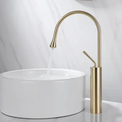 Obrázek produktu pro Moderní umyvadlová baterie - vodovodní kohoutek do koupelny - vysoký model - jednopáková baterie na umyvadlo - montáž do otvoru v desce - keramická kartuše z mosazi - kartáčovaný zlatý povrch