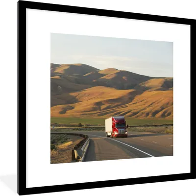 Produktbild von MuchoWow® Gerahmtes Poster Lkw - Rot - Auto 40x40 cm - Poster mit Schwarzem Bilderrahmen Wandposter Rahmen Foto Bilder - Poster - Plakat im Rahmen