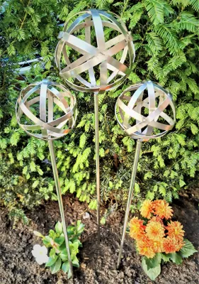 Produktbild von 3er Set Rosenkugel Geflecht 20/15/15 cm Edelstahl mit Stab 80 cm Geflechtkugel