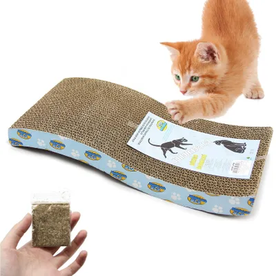 Imagen del producto de Cartón corrugado para gatos, de 43 x 21 x 4 cm, disponible en 3 modelos, ideal para rascar y jugar