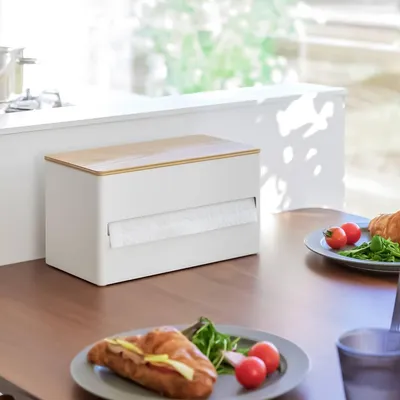Produktbild von Yamazaki Küchenrollenhalter modern aus Metall stehend mit Ablage "Rin" weiß