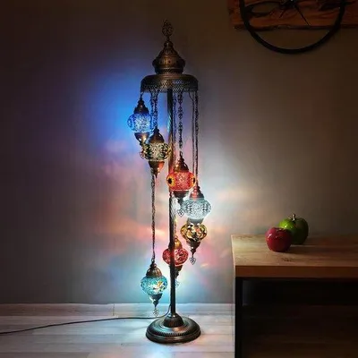 Produktbild von Oosterse Mosaik Stehlampe mit 9 Kugeln in Lichtblau, 184 cm, E14 Fassung, handgefertigt aus Kupfer