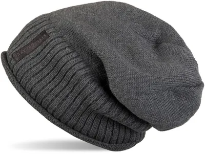 Produktbild von styleBREAKER Uni Beanie Mütze mit Fleece Innenfutter und Label | Warme Winter Strickmütze aus Feinstrick | Elastische Longbeanie für Damen und Herren