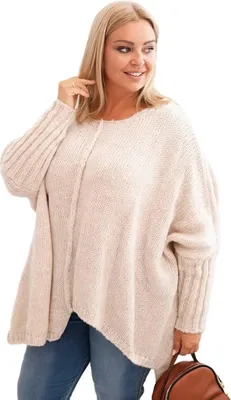 Produktbild von Beigefarbener Oversize-Pullover für Damen in Übergröße mit asymmetrischem Saum