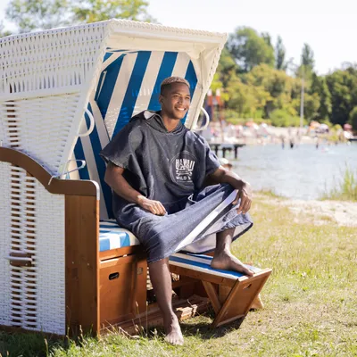 Produktbild von HOMELEVEL Badeponcho Unisex - Surf Poncho aus Baumwolle/Polyester - Handtuch für Erwachsene - Bademantel für Damen und Herren - Badetuch mit Kapuze