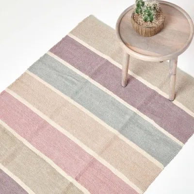 Produktbild von HOMESCAPES Gestreifter Chenille-Teppich aus 100% Baumwolle in Pastellfarben, 45 x 70 cm