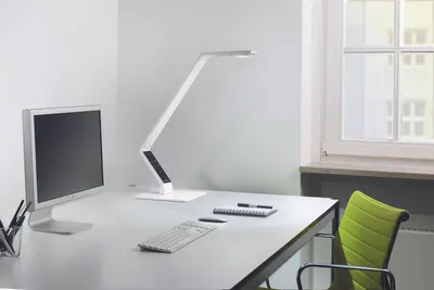 Produktbild von LUCTRA TABLE LINEAR/BASE LED Tischleuchte 680 lm Weiß