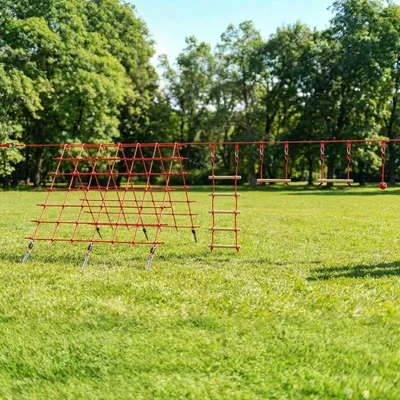 Produktbild von Ninja Line Kinder 10m Slackline Set, Kletternetz Strickleiter Turnringe Seilkugel, Outdoor Parcours, Rot | 10 x 3 m | bis 100 kg | 6 Erdanker