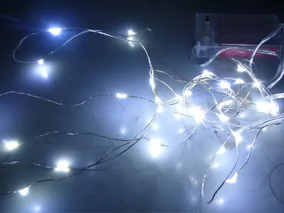 Produktbild von LED-Lichterkette aus Kupferdraht mit 30 kaltweissen LED's / für innen