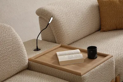 Image de Table beige pour le salon Table en bois pour le canapé