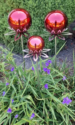 Produktbild von Blütenzauber Paris Rosenkugel 15/15/10 cm Edelstahl rot poliert Gartenstecker mit Stab 80 cm