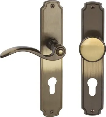 Produktbild von Langschildgarnitur Rebeca Messing brüniert PZ mit Knopf + Drücker für Wohnungseingangstür rechts