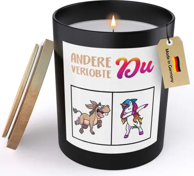 Produktbild von 22Feels Verlobungsgeschenk Frauen Spruchkerze für Sie "Einhorn" Sojawachs Kerze im Glas Verlobte Bride To Be Handgemacht mit Spruch Duft Deko Vegan Nachhaltig - ZITRUS