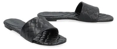 Produktbild von Bottega Veneta Mules aus Leder in Schwarz