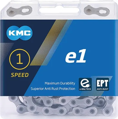 The image shows the packaging of a bicycle chain.