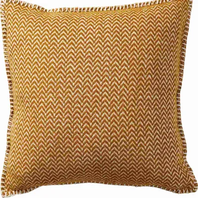 Produktbild von Klippan Chevron Wollkissenhülle 45x45 cm caramel