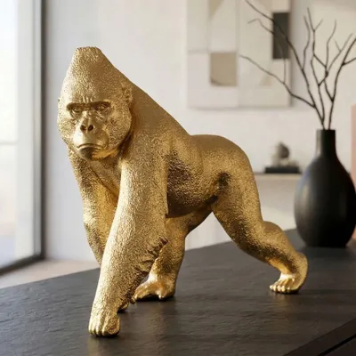Immagine prodotto di Scultura di Mauro Ferretti raffigurante un gorilla dorato, dimensioni 29,7 x 11,5 x 21,8 cm