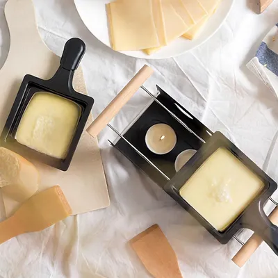 Produktbild von Raclette-Teelicht für 2 Personen, Raclette Set ohne Strom inkl. Teelichtern und Schaber, Metall, ideal für Balkon, Camping & unterwegs