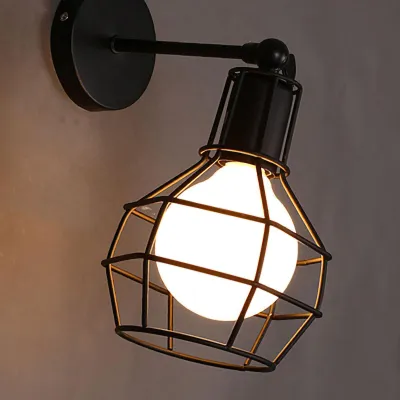 Zdjęcie produktu dla Vintage metalowa klatka lampy ściennej z kloszem w stylu industrialnym do korytarza Żarówka nie wchodzi w skład zestawu Typ B