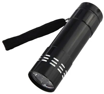 Productafbeelding van LED-UV-zaklamp – Mini-zaklamp – Zwart – UV-licht – 9 LED's – Aluminium – Paars licht – 8 cm – CHPN