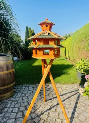 Produktbild von Vogelhaus Vogelvilla, wetterfest, L bis XXL, Vogelhaus mit oder ohne Ständer, in Braun, Rot, Grün oder Blau, für Garten und Balkon, XXL mit Ständer, G