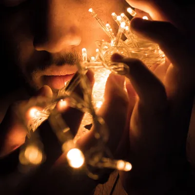 Obrázok produktu pre Eikuavons svetelná reťaž, 10 metrov, 100 LED, teplá biela farba, 8 režimov, ochrana IP44, 31 V, biela izolácia, vhodná na Vianoce a do záhrady
