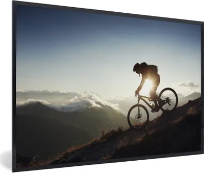 Produktbild von MuchoWow® Gerahmtes Poster Radfahren vom Berg mit dem Mountainbike 90x60 cm - Poster mit Schwarzem Bilderrahmen Wandposter Rahmen Foto Bilder - Fotorahmen - Foto-Plakat