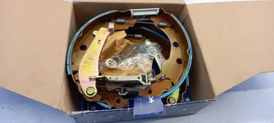Obrázok produktu pre Originálna sada brzdových čeľustí PEUGEOT 406 42418A