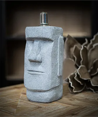 Produktbild von Öllampe im Stil der Osterinsel-Moai als Gartenfigur mit wärmendem Feuer