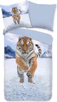 A duvet cover and pillowcase set featuring a tiger in a snowy mountain landscape.