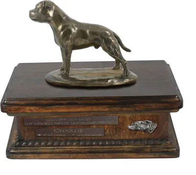 Zdjęcie produktu dla Staffordshire Bull Terrier, Staffik, Staffi V - urna na psie prochy, personalizowana urna ze statuetką, drewniana urna z psem marki Art-Dog
