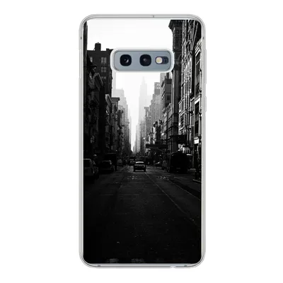 Produktbild von MuchoWow® Handyhülle Schutzhülle Hülle für Samsung Galaxy S10e Autofahrt durch eine ruhige Straße in New York in schwarz-weiß Silikon Softcase Handy Hülle - Handy